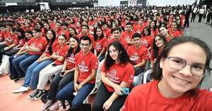 La Nación / EBY entrega becas del Gobierno en Caazapá e Itapúa