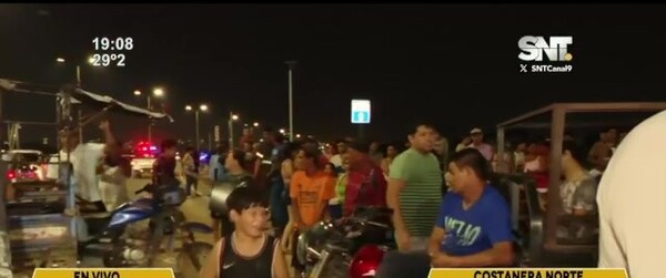 Manifestantes cierran la avenida de la Costanera Norte - SNT