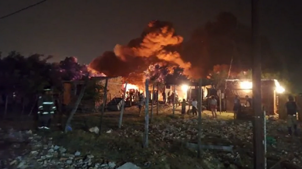 (VIDEO). Gran incendio en el Cerro Lambaré preocupa a ocupantes de un asentamiento