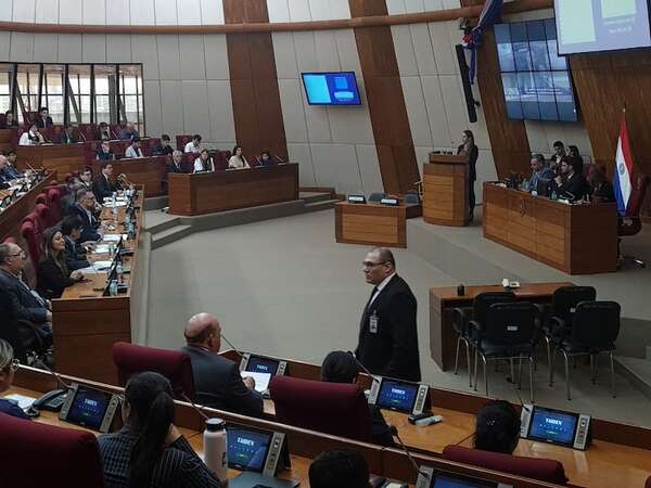 Universitarios hablan de “quiebre democrático” en plan que busca presidencia eterna del MEC en Cones - Nacionales - ABC Color