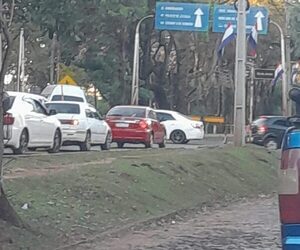Bloquean concurrida avenida para San Juan municipal