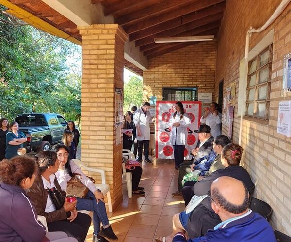 Realizan reunión mensual de personas con enfermedades crónicas