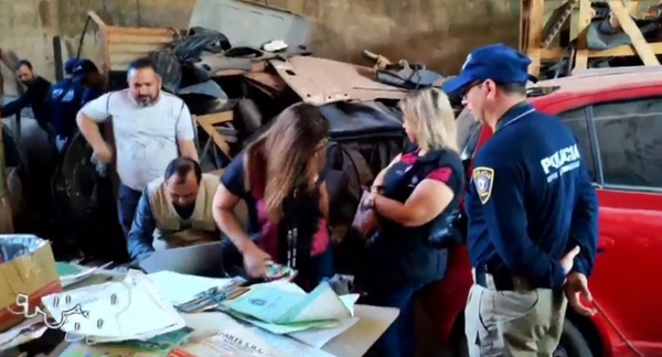 Allanan un desarmadero donde comercializaban partes de vehículos robados en Coronel Oviedo - Noticiero Paraguay