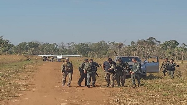 Incautan aeronave con carga de drogas en Paso Bravo - Noticias Paraguay