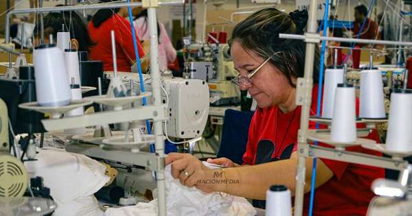 La Nación / La maquila genera empleo a más de 26.000 personas