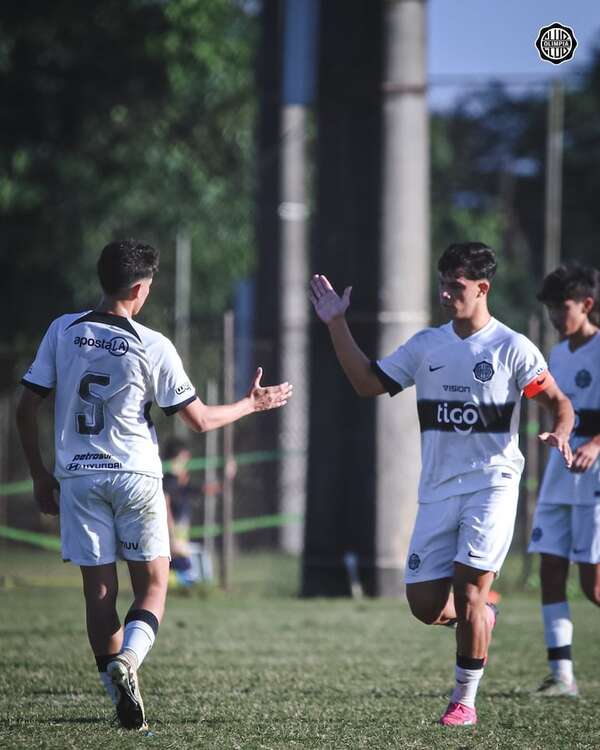 Olimpia, vuelve a la cima de la Sub 16 - Fútbol - ABC Color