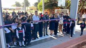 Municipalidad inaugura tinglado con pista deportiva en Escuela San Alfonso - Radio Imperio 106.7 FM
