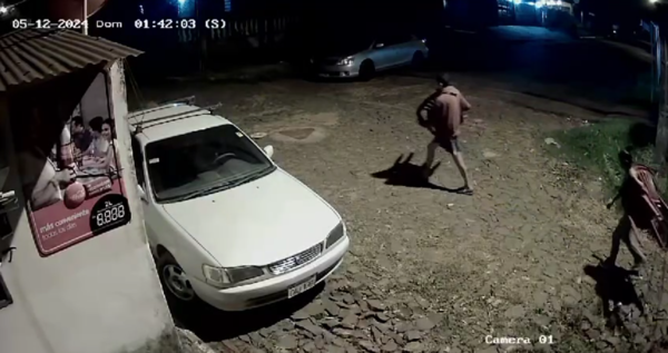 POLICÍA ATRAPÓ A TRES PERSONAS QUE ESTARÍAN VINCULADAS A UN HURTO EN ENCARNACIÓN - Itapúa Noticias