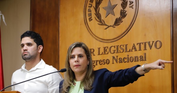 La Fiscalía dice que la expulsión de Kattya fue inconstitucional y podría recuperar su banca