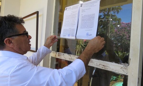 Municipalidad de Franco multa a camionero que ingresó a calle prohibida y chocó contra semáforo – Diario TNPRESS