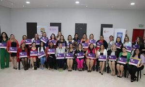 Egresan más de 30 mujeres en Escuela de Formación Política para Mujeres Líderes