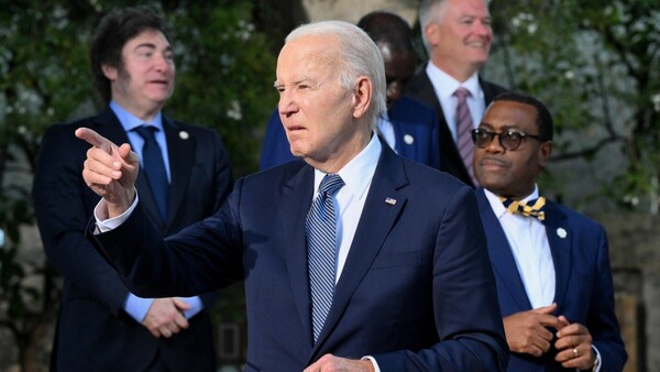 ¿Biden se desorienta? Un vídeo manipulado se convierte en la comidilla del G7