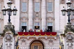Kate saludó junto a la familia real desde el balcón de Buckingham - Mundo - ABC Color