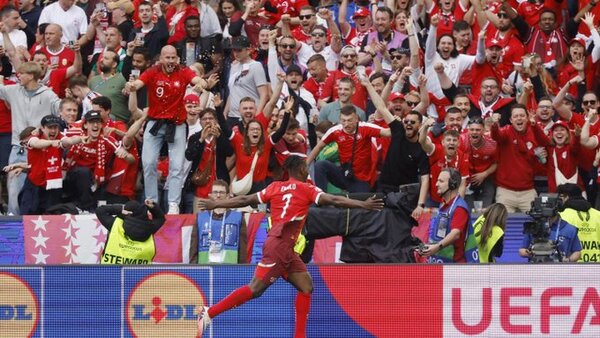 Suiza sofoca la reacción de Hungría y logra su primera victoria