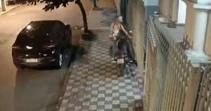 La Nación / Roban motocicleta de la vereda de una iglesia mientras la dueña participaba de la misa