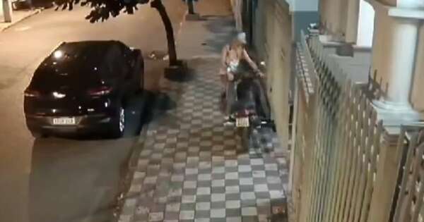 La Nación / Roban motocicleta de la vereda de una iglesia mientras la dueña participaba de la misa