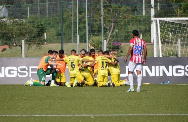 Deportivo Recoleta goleó y está firme hacia el regreso a Primera - Fútbol de Intermedia - ABC Color