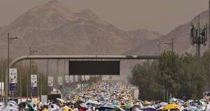 La Nación / Marea de 1.800.000 musulmanes se congrega en peregrinación al monte Arafat, Arabia Saudita
