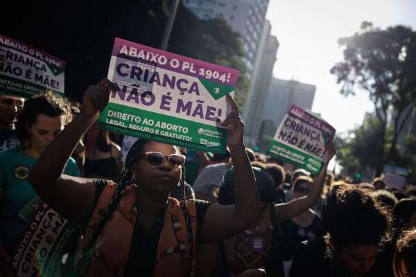 Mujeres vuelven a protestar en Brasil contra penar el aborto como homicidio - Mundo - ABC Color