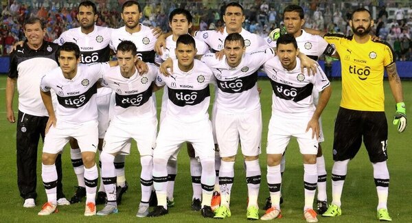 Versus / Se casó un integrante del plantel de Olimpia que consiguió la 40