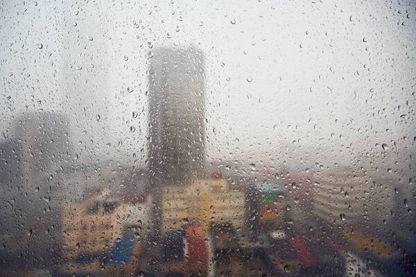 Una lluvia mbarete con fuertes vientos se anuncian para las primeras horas del domingo