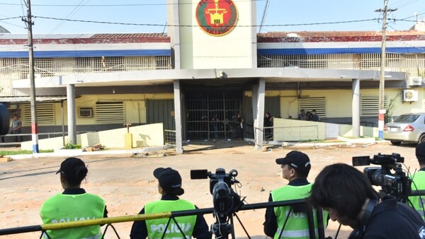 Ministerio de Justicia traslada a 24 agentes penitenciarios de Tacumbú