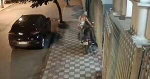 La Nación / Roban biciclo de la vereda de una iglesia