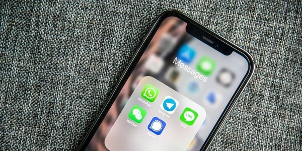 Hombre demanda a Apple porque mensajes “borrados” revelaron su infidelidad