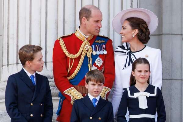 Los hijos de los príncipes de Gales felicitan a su padre en su primer mensaje en redes - Gente - ABC Color