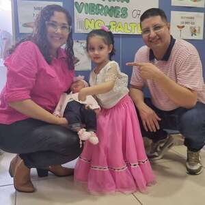 Iván Leguizamón con Sofi y Almita en brazos: “Ser papá es el título más importante que me dio la vida” - Gente - ABC Color