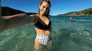 [GALERÍA] ¡Doña de pelotero cerrista peló cuero en Brasil!