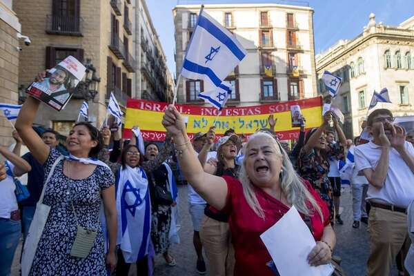 Manifestaciones de israelíes y palestinos sin incidentes en Barcelona al mediar la policía - Mundo - ABC Color