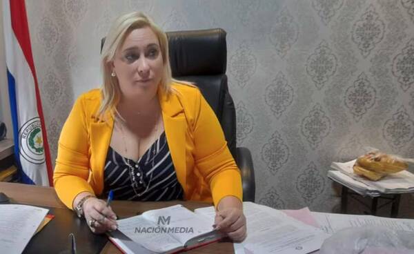 Detienen a una mujer ebria que iba causando destrozos; estaba con un chiquito de tres años
