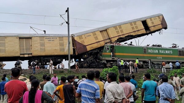 Choque de trenes en la India causa 15 muertos y decenas de heridos