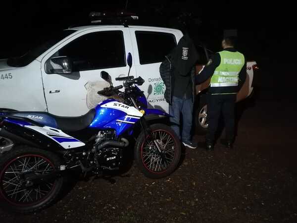MALVIVIENTE FUE ATRAPADO MIENTRAS SE LLEVABA UNA MOTOCICLETA EN ENCARNACIÓN - Itapúa Noticias