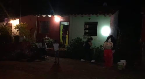 Una mujer murió asfixiada en su pieza al producirse un incendio - Noticiero Paraguay