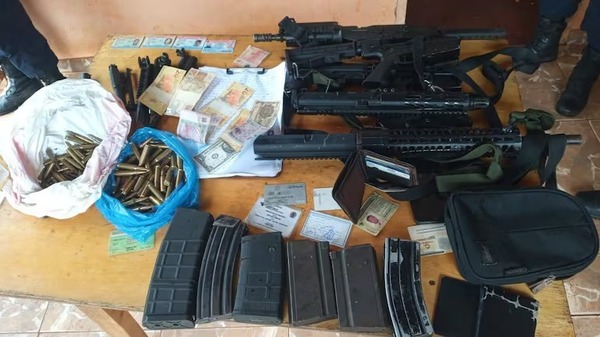 Caaguazú: detenidos por transportar armas de grueso calibre en una furgoneta - ADN Digital