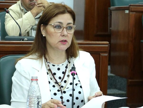 Expulsión de Kattya González es inconstitucional, argumenta fiscala adjunta · Radio Monumental 1080 AM