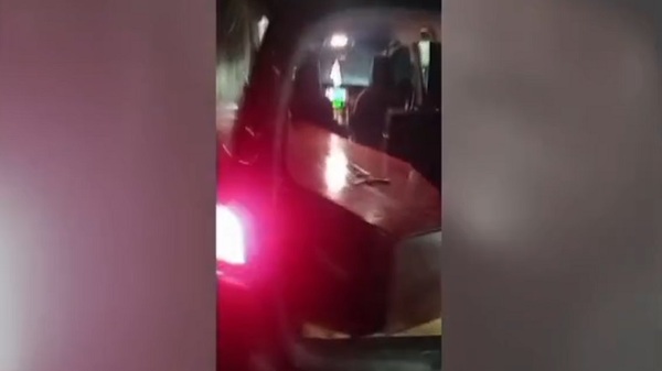 Chofer abandonó un coche fúnebre con el féretro dentro - Noticias Paraguay