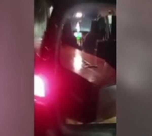 Chofer abandonó un coche fúnebre con el féretro dentro - Paraguay.com