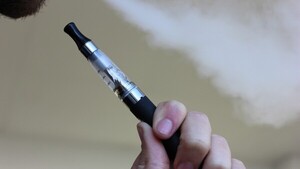 Con proyecto de ley buscan frenar uso de vapeadores en jóvenes y se trataría en una semana