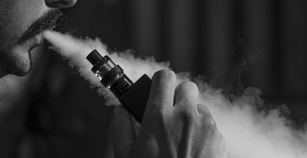 Quieren regular uso de vapeadores y pods