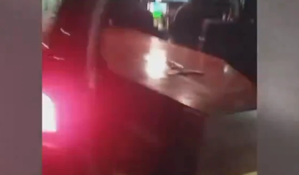 Conductor de coche fúnebre abandonó cajón con difunto - Noticiero Paraguay