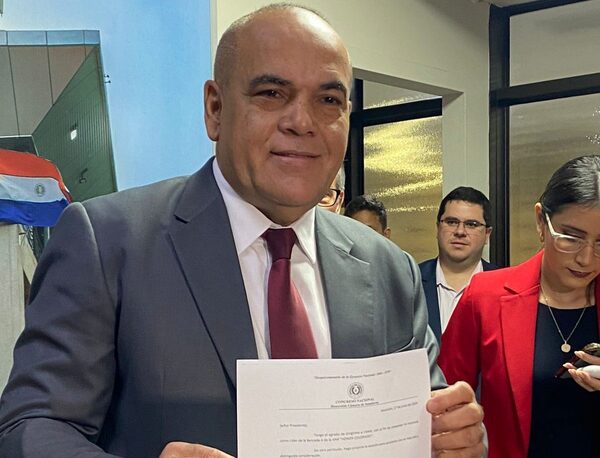 “Bachi” Núñez renuncia al liderazgo de la Bancada de Honor Colorado · Radio Monumental 1080 AM