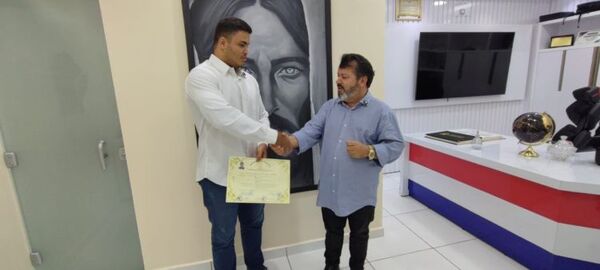 La Universidad Central del Paraguay (UCP) alcanza un importante hito al entregar el título de médico en tiempo récord
