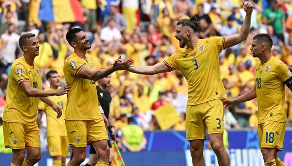 Versus / Golpazo de Rumania ante una errática selección de Ucrania