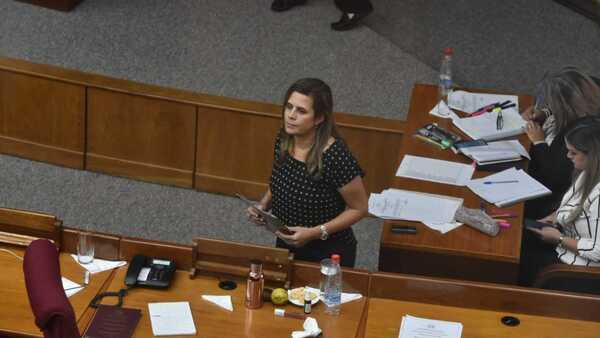 Celeste Amarilla advierte que cartistas "siguen borrachos de poder" por el caso Kattya