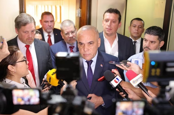 “Bachi” Núñez renuncia al liderazgo de Honor Colorado para asumir la presidencia del Senado