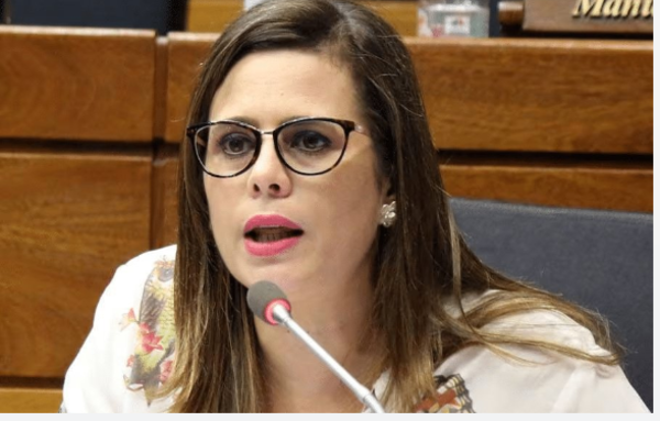Exministro de Corte dijo que caso Kattya es simple de resolver: El Congreso actuó fuera de su competencia