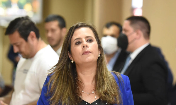 Asegura fiscala la expulsión de kattya González del Senado fue “arbitraria” y “generó un atropello” - OviedoPress